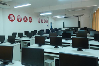 報(bào)讀四川計(jì)算機(jī)學(xué)校計(jì)算機(jī)網(wǎng)絡(luò)技術(shù)專業(yè)的就業(yè)方向解析 聚焦計(jì)算機(jī)系統(tǒng)集成與維護(hù)